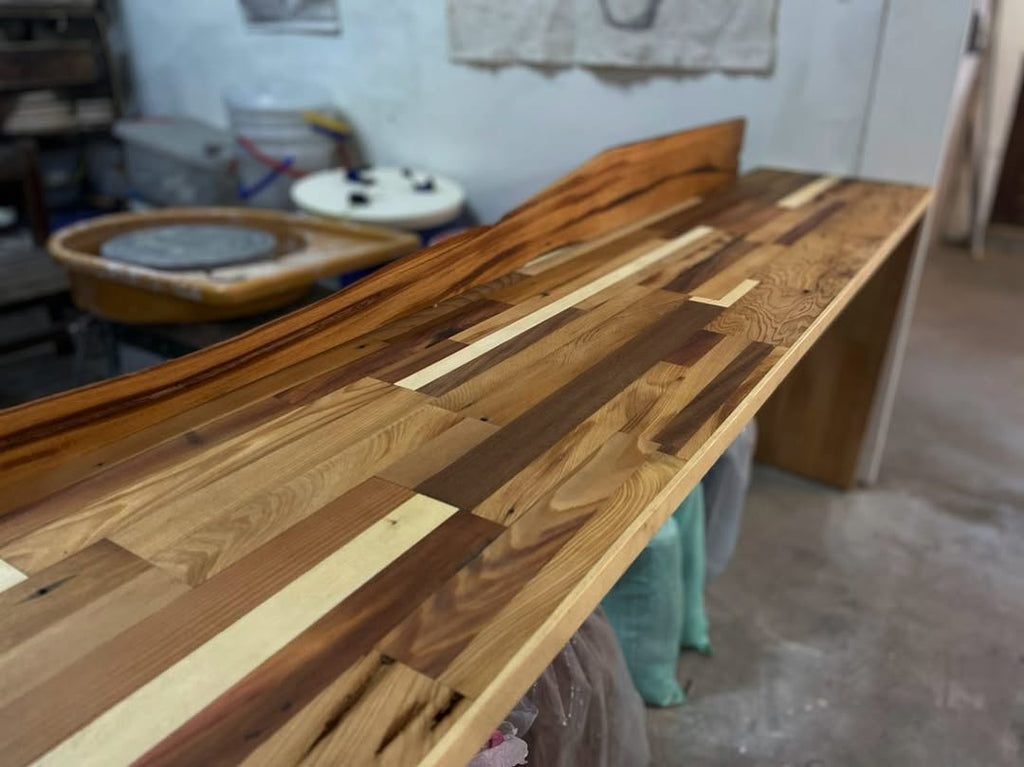 Table｜陶藝工作室的桌子