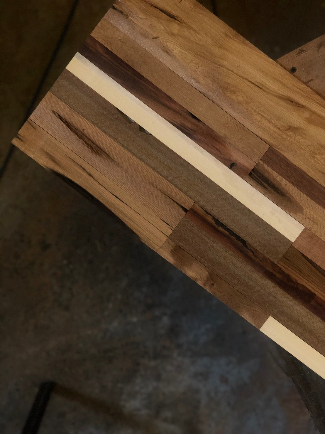 Table｜陶藝工作室的桌子